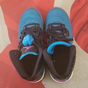 Jordan Air Spike 40 size 5 in kids